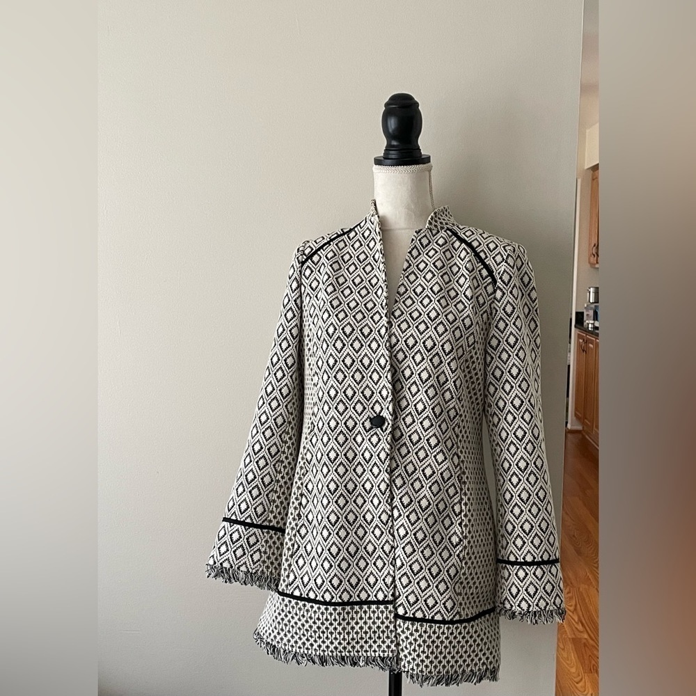 Chico’s Womens Knit Jacquard Style Jacket Fringe At Hem And Cuff Size 0 US (4-6)